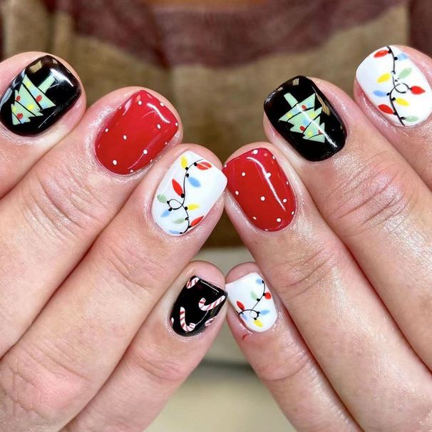 24 pieces short square glossy Christmas nail wear nail Christmas tree contrast color crutches Christmas elements sweet_viptrois.com
