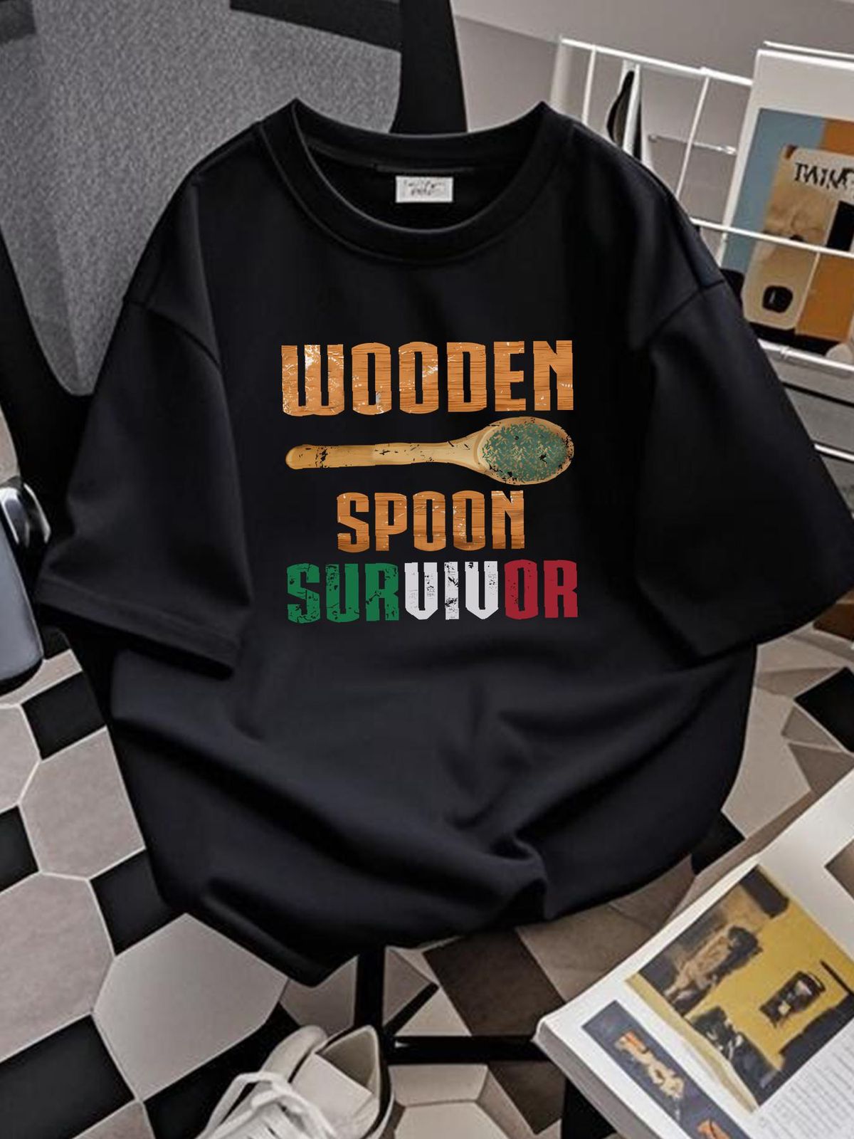 Wooden Spoon Survivor - Funny Italian Kitchen Unisex Black T-Shirt Summer Graphic Designer Clothes Top For Everyday Wear Stretched Slightly_viptrois.com