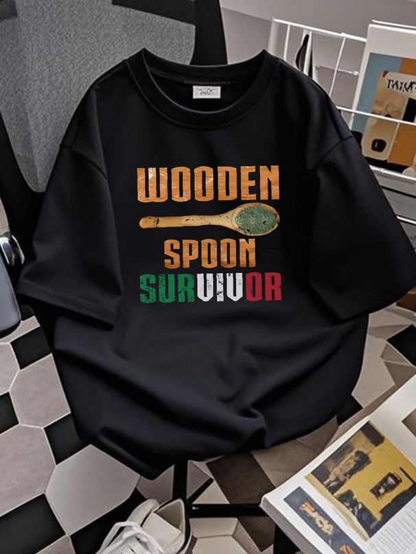 Wooden Spoon Survivor - Funny Italian Kitchen Unisex Black T-Shirt Summer Graphic Designer Clothes Top For Everyday Wear Stretched Slightly_viptrois.com