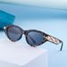 Cat's eye trendy street photos, UV resistant sunglasses, female sunglasses_viptrois.com