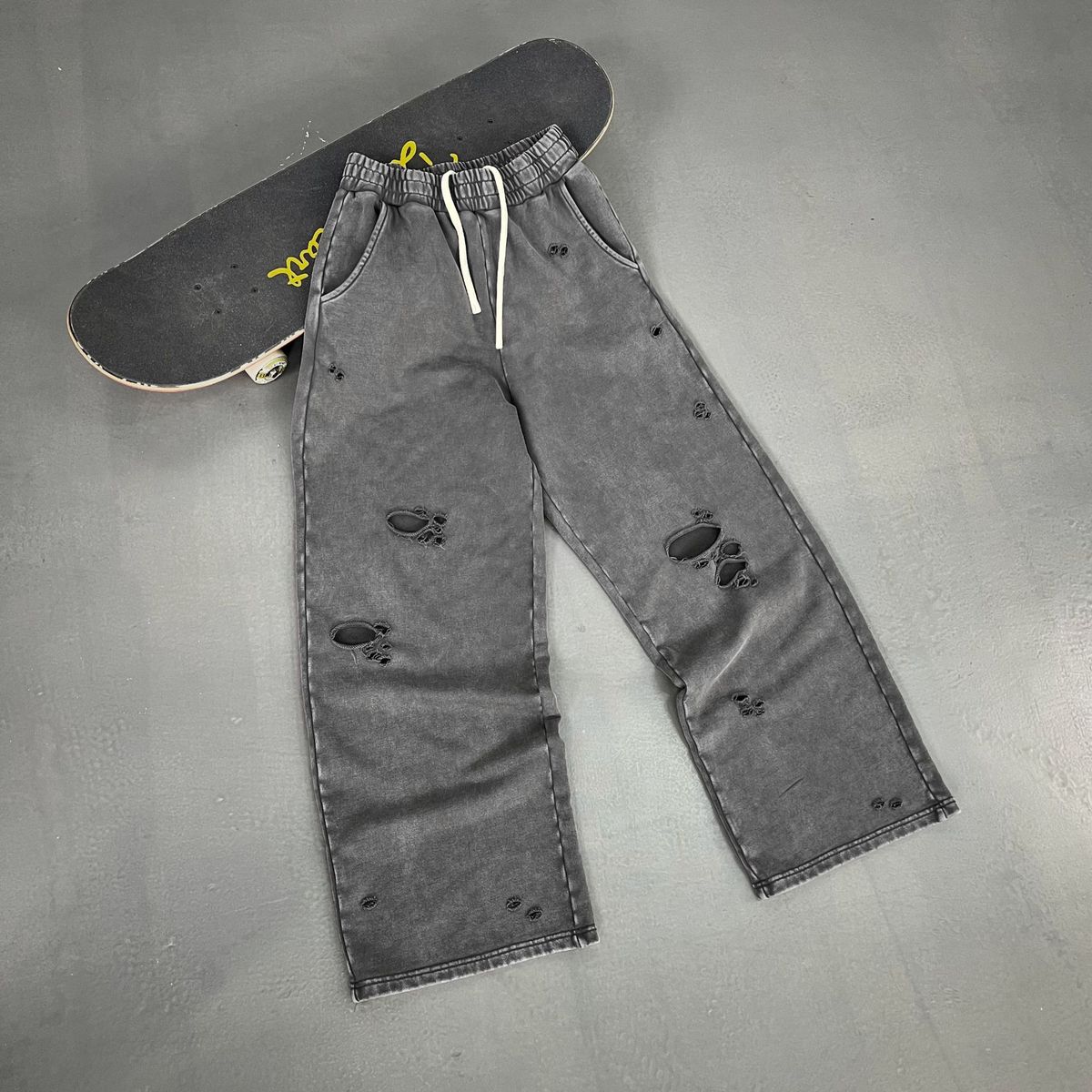 Distressed Cotton Loopwheel Jogger Pants – Snow Wash & Knee Blowouts (Straight-Leg, Unisex, 430GSM, S-XXL, 90s Skate Revival Essential)_viptrois.com