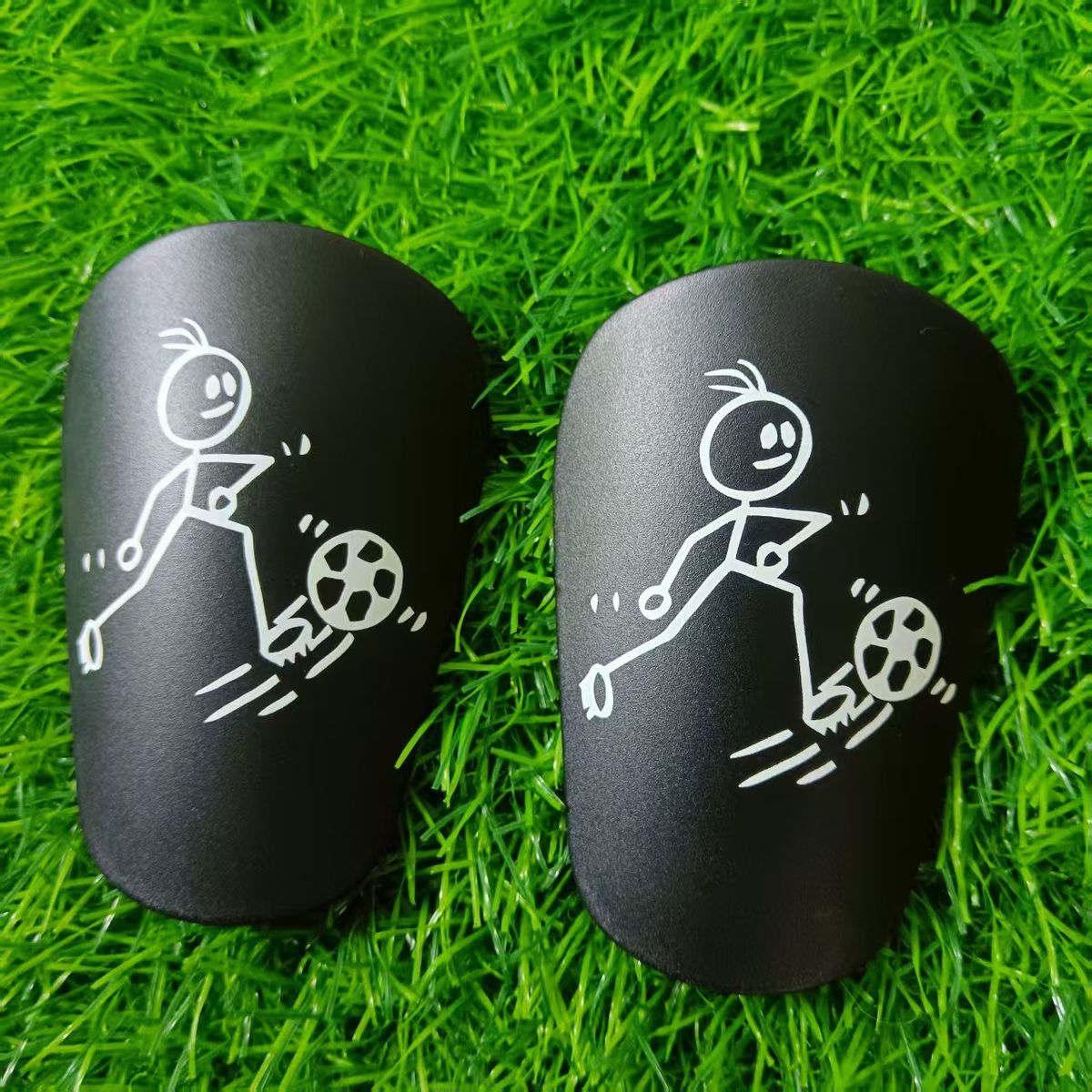 Professional Football Shin Guards For Adults & Kids - Durable Plastic Splint Protection For Training & Matches (S/M/L, Black)_viptrois.com