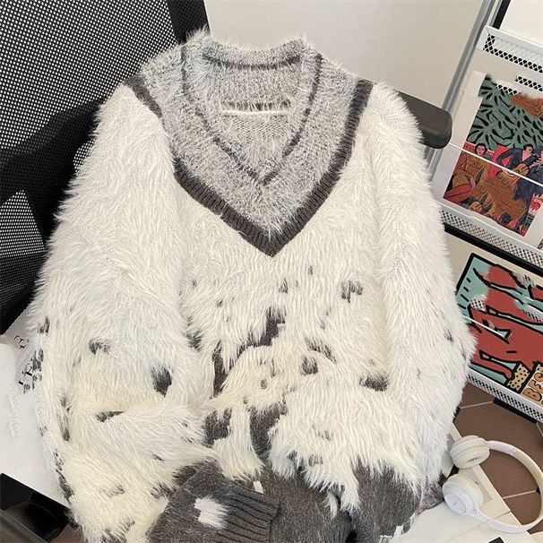 "Unisex V-Neck Gradient Knit Sweater – Retro Streetwear Oversized Pullover With Breathable Fabric (White/Grey, M-2XL)"_viptrois.com