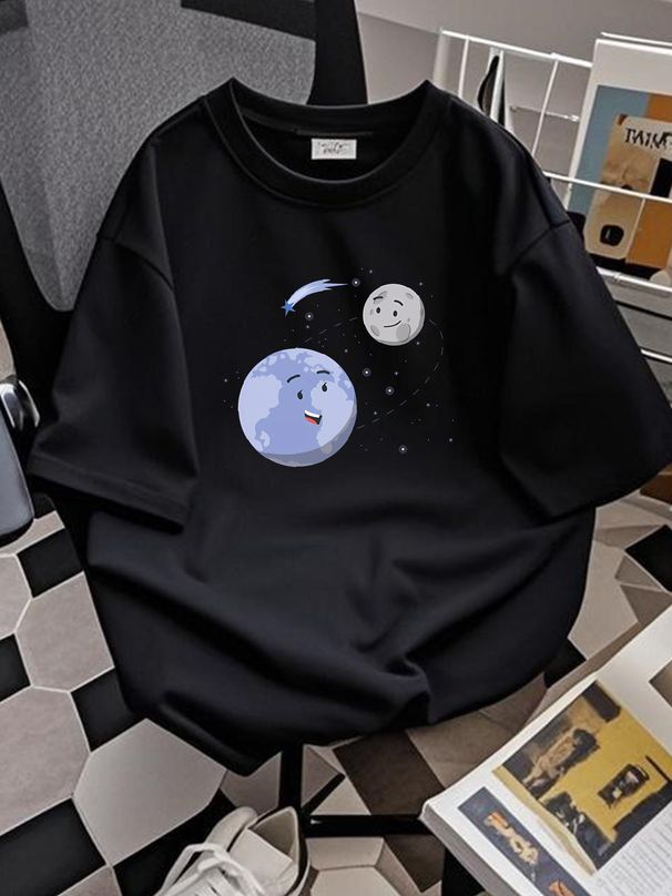 Moon Circling Earth T-Shirt Planet Earth Astronomy Space Tee Designer Clothes Homme Summer Soft Streetwear Stretched Top For Everyday Wear_viptrois.com