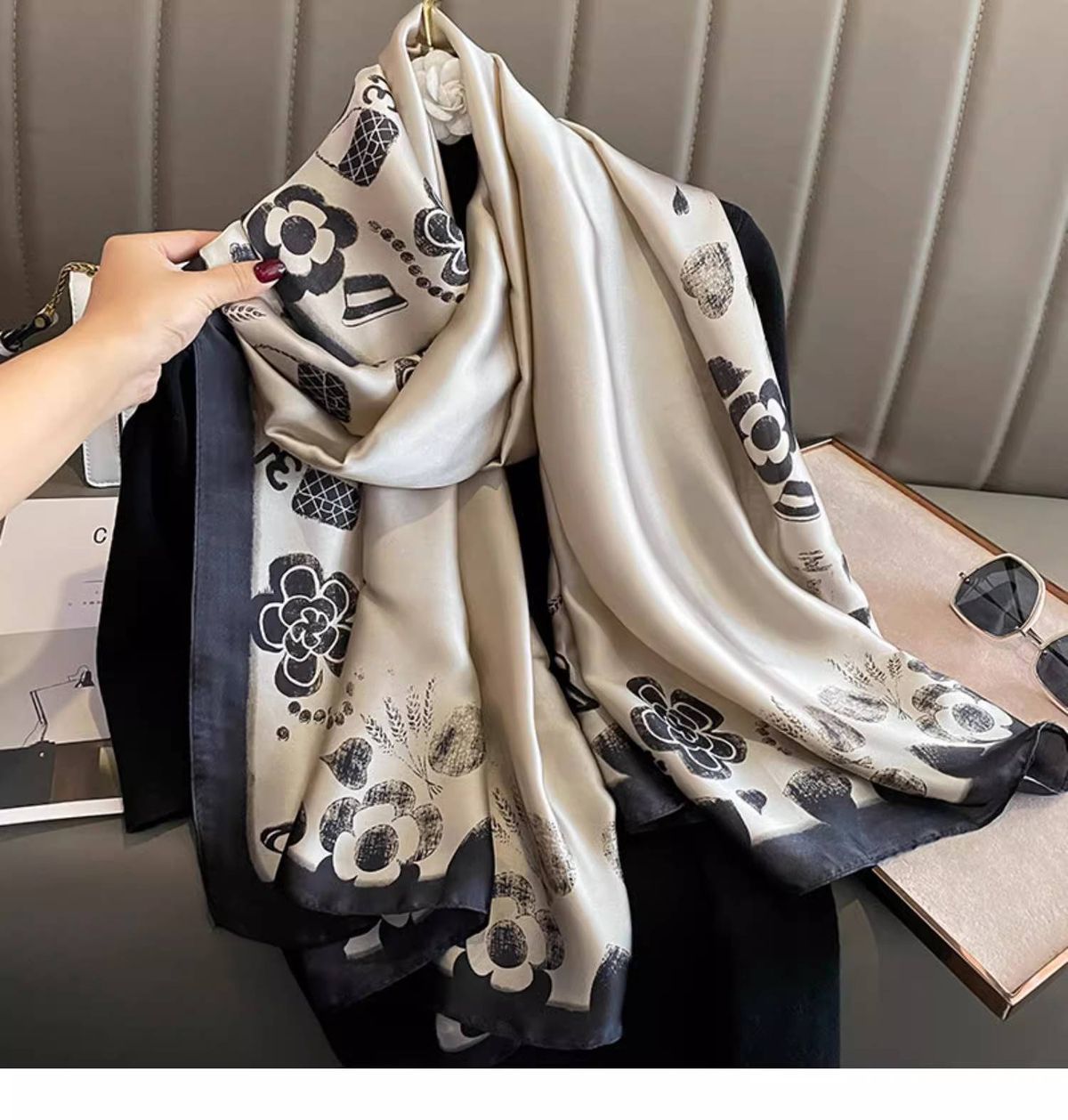 Elegant beige small fragrant wind flowers simulation silk scarf female Korean version of the autumn and winter thin section silk_viptrois.com