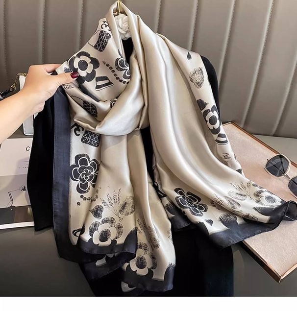 Elegant beige small fragrant wind flowers simulation silk scarf female Korean version of the autumn and winter thin section silk_viptrois.com