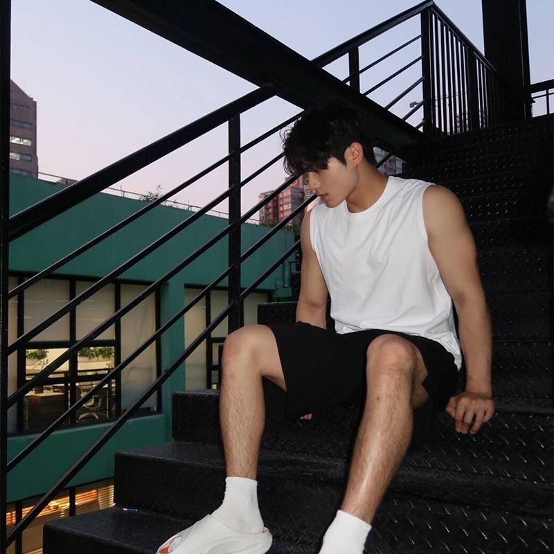 2025 New American Style Vest-style Sleeveless T-shirt Fitness Sports Round-neck Top_viptrois.com
