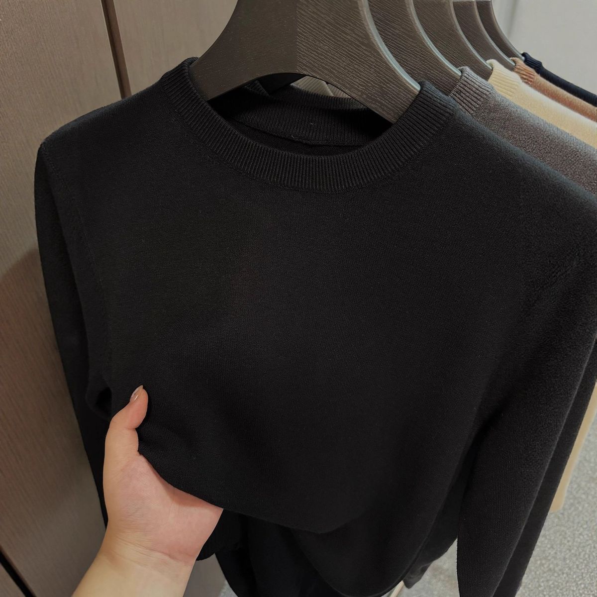 Men's Classic Round Neck Knit Sweater – Autumn & Winter Pullover, Soft & Warm Casual Long Sleeve Top (White, Black, Dark Gray, Maroon, Apricot)_viptrois.com