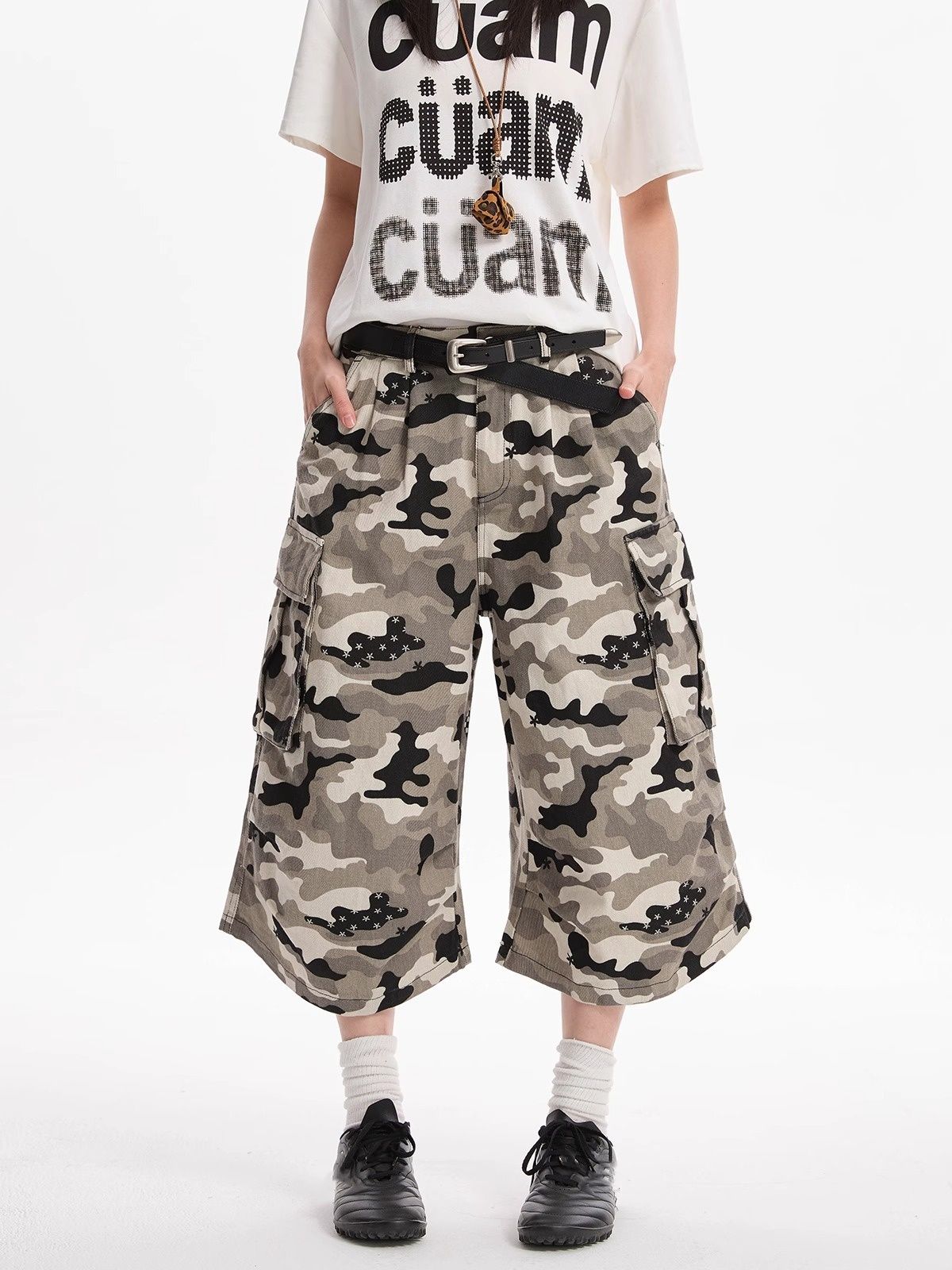 "Men's Camo Cargo Jeans – Streetwear Utility Pants (7/10 Length, Loose Fit, Vintage Wash, Military-Inspired, Urban Fashion)"_viptrois.com