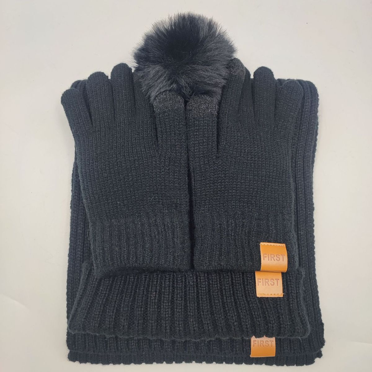 3pcs/set Unisex Knit Set – Beanie Scarf Gloves Combo With Touchscreen (Winter Warm & Couple Style)_viptrois.com