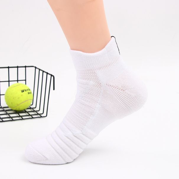 Men's sports socks, sweat absorbent and non slip running socks, outdoor socks, towel bottom boat socks, short tube elite basketball socks for men_viptrois.com