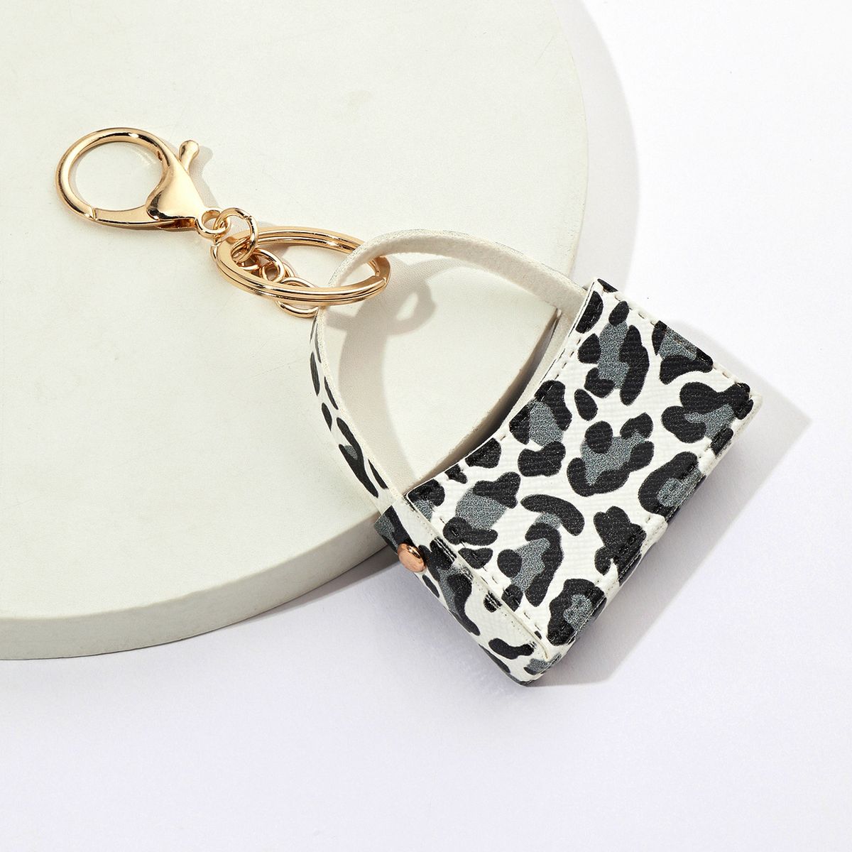 Bag Charms Leopard Print Small Curved Bag Keychain Pendant PU Leather Coin Purse Keychain Cross Border Car Bag Pendant Accessories_viptrois.com