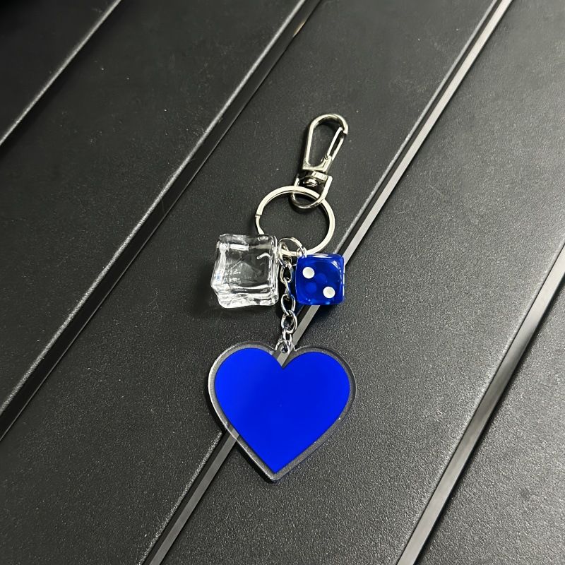 Asymmetric Acrylic Heart Keychain - 3D Crystal-Like Charm For Girls & Couples (Red/Blue/Pink, Non-Toxic Light Reflective)_viptrois.com