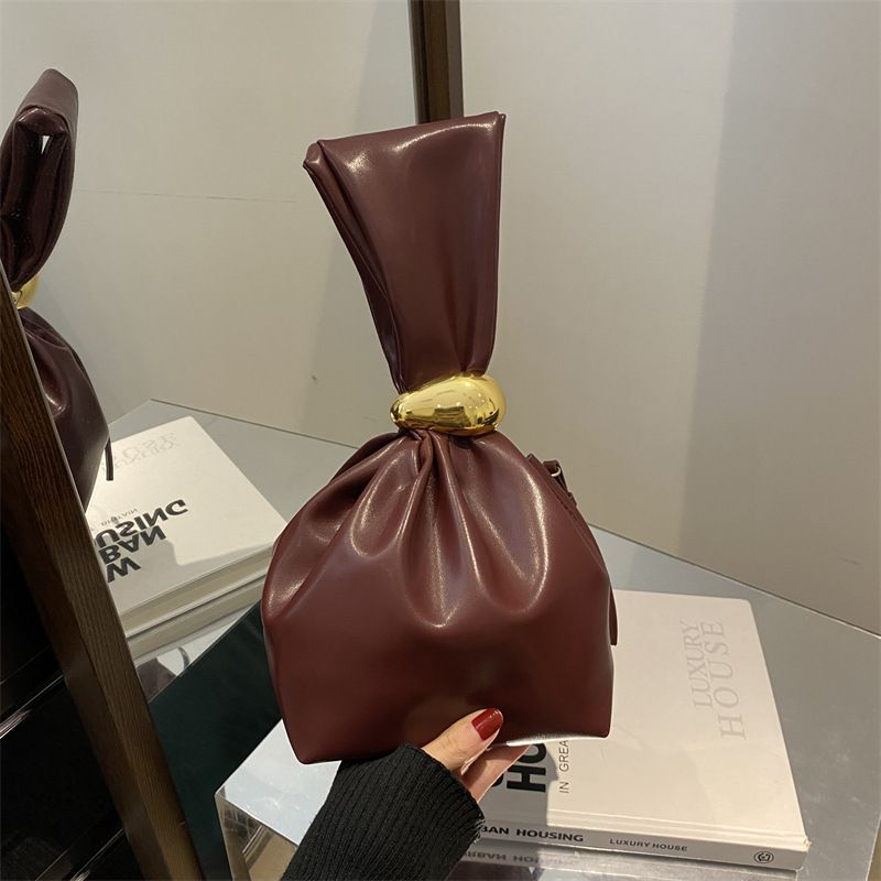 Women's Bags Autumn And Winter New Retro Pleated Simple Niche Design Stylish Personality Small Bag Female Aesthetic Bucket Bag_viptrois.com