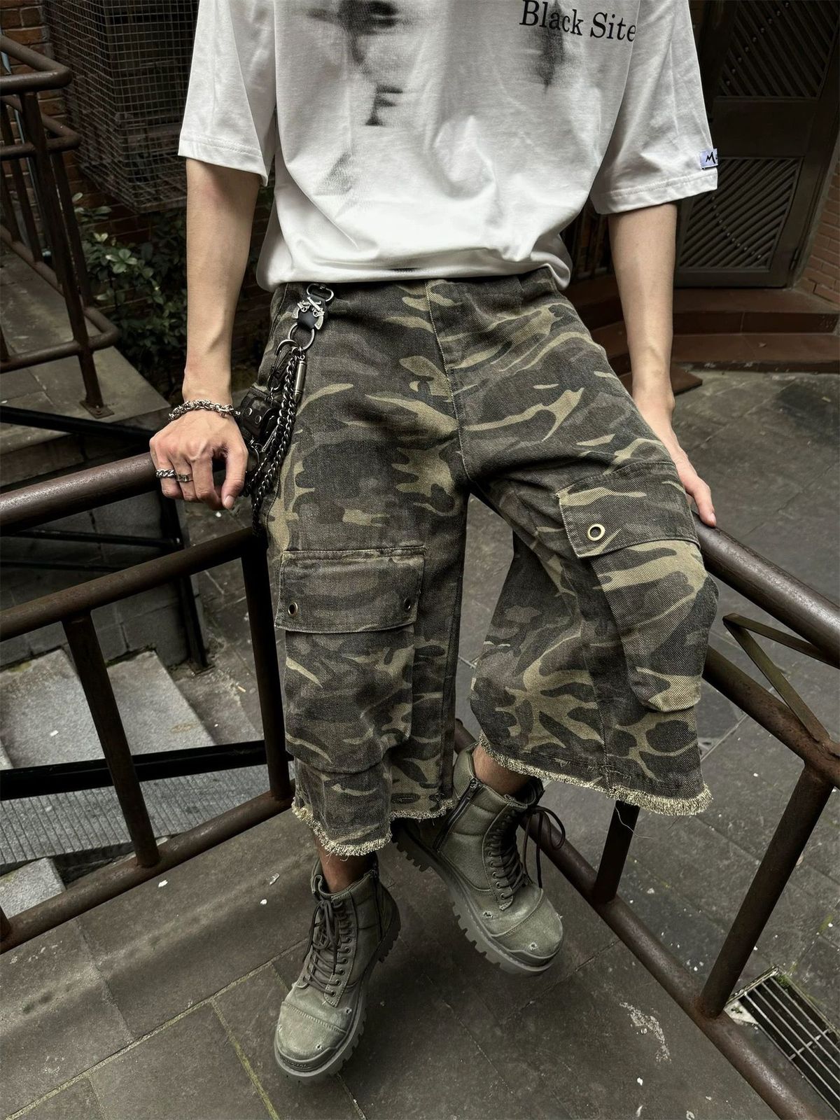 Men's Clothing Retro Destroyed Washed Pocket Workwear Camouflage Cropped Pants Men And Women Trendy Loose Casual Straight Shorts_viptrois.com