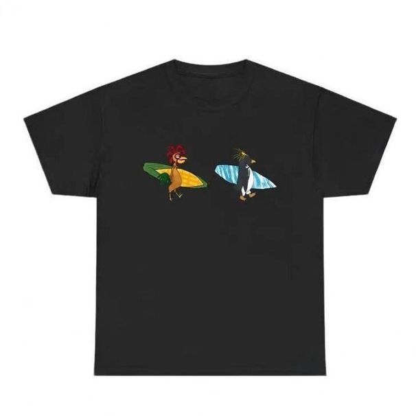 Camiseta Unisex Cody Maverick Y Chicken Joe Surfs Up_viptrois.com