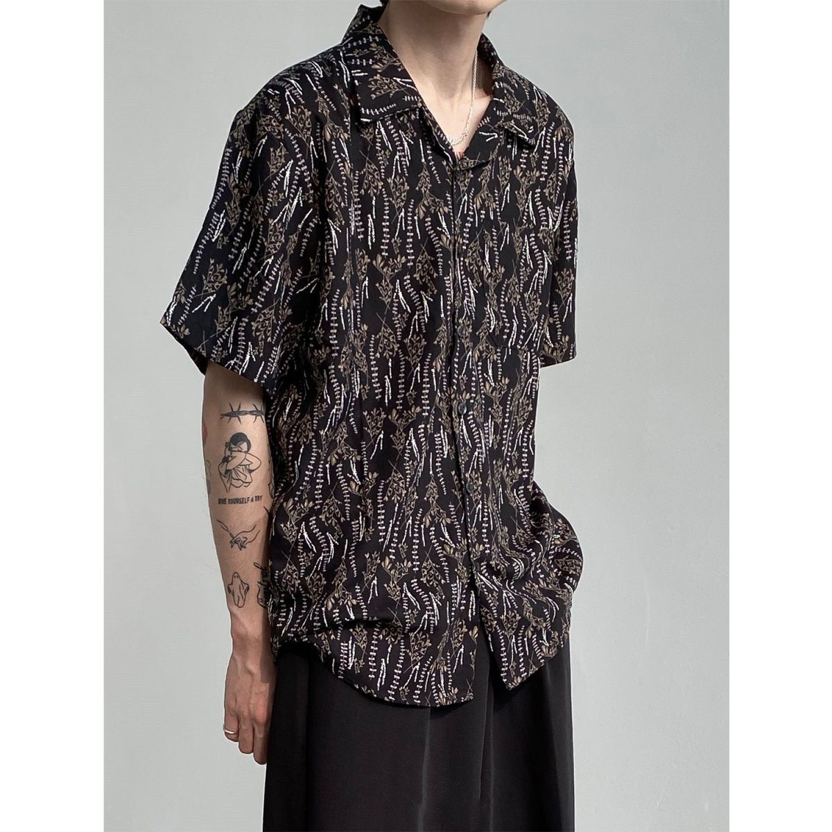 Men's Clothing Collar Design Niche Vintage Short Sleeved Floral Shirt Men Couple Vintage Retro Loose Beach Shirt_viptrois.com