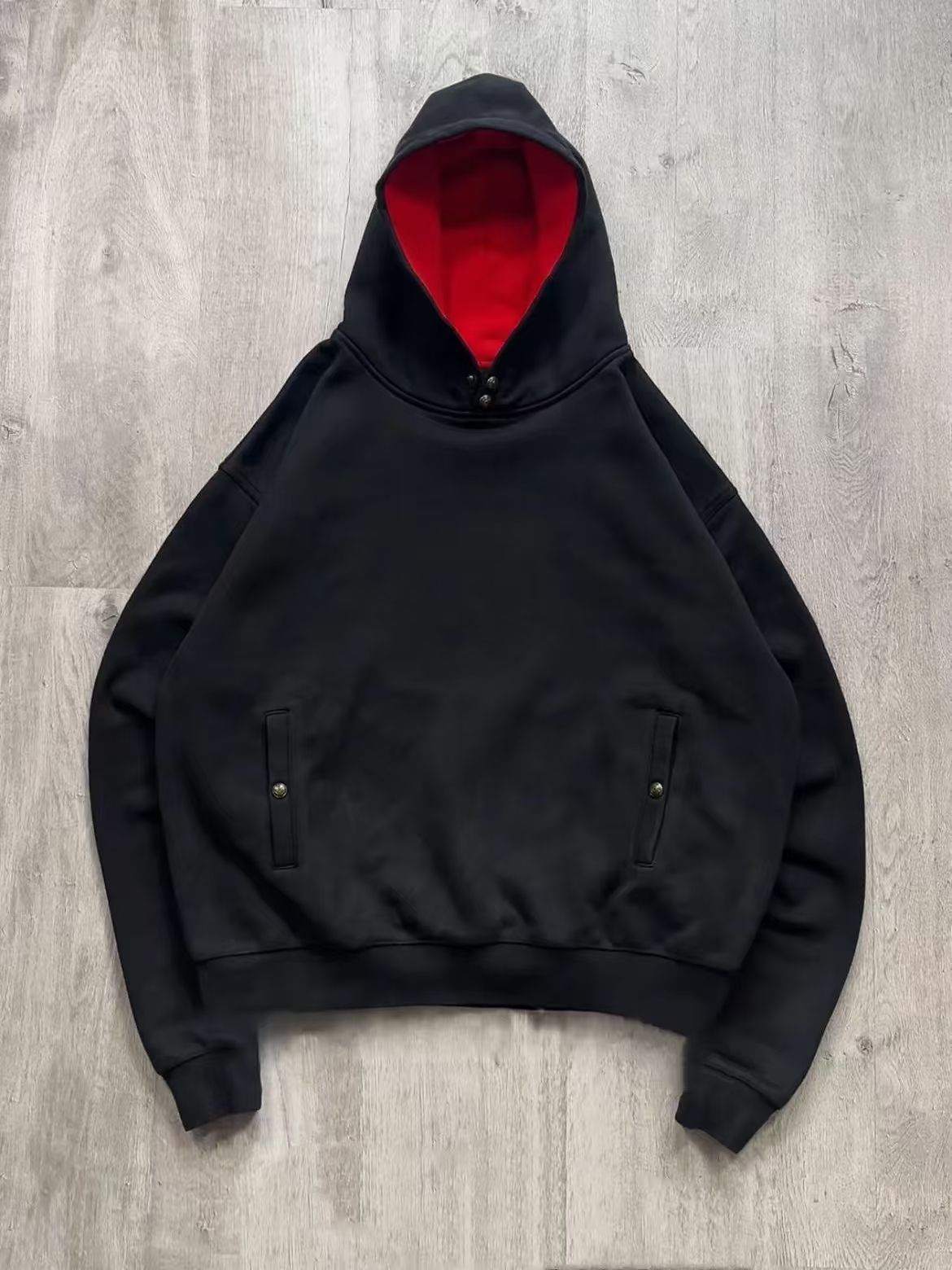 Heavyweight Cotton Hoodie – Minimalist Streetwear Pullover For Men & Women (Tagless, Double-Layered Comfort)_viptrois.com