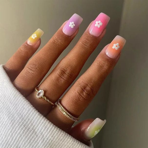 Short Early Spring Bright Face Square Armor Contrast Color Wear Nail Art White Flower Fresh Simple Fashion European and American Foreign Trade 24 Piec_viptrois.com