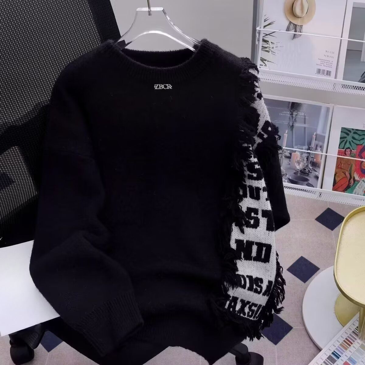 Oversized Distressed Knit Sweater – Lettering Jacquard & Color-Block Design (Unisex, M-3XL, Black/Beige)_viptrois.com