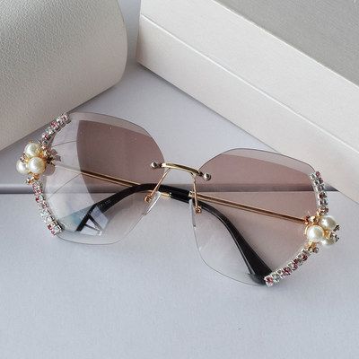 New Internet Celebrity Ins Sunglasses Diamond Studded Luxury Sunglasses Pearl Decorated Sunglasses Street Shot Glasses Cross Border_viptrois.com