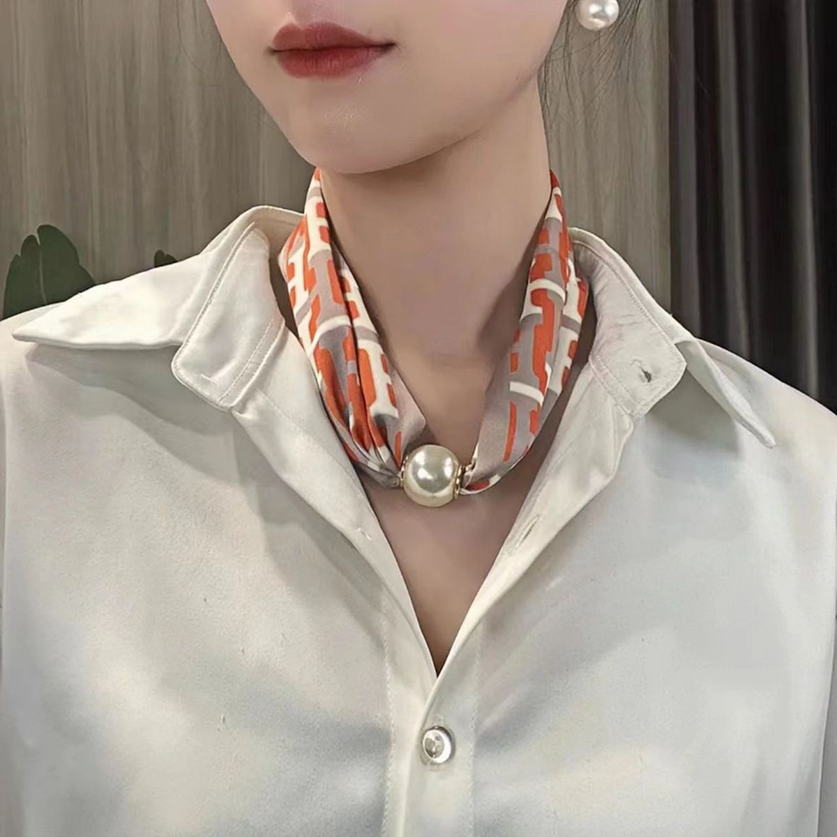 2024 New Silk Large Pearl Magnetic Collarbone Chain Long Women Spring Summer Decorative Necklace Versatile Small Neck_viptrois.com