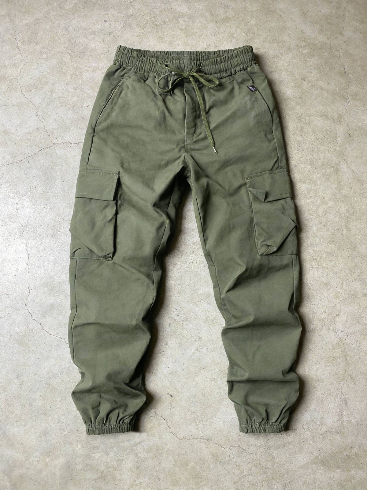 "Men's Tactical Cargo Pants - Army Green Outdoor Workwear With Loose Cuffs, Durable Cotton Fabric For Hiking & Casual Wear"_viptrois.com