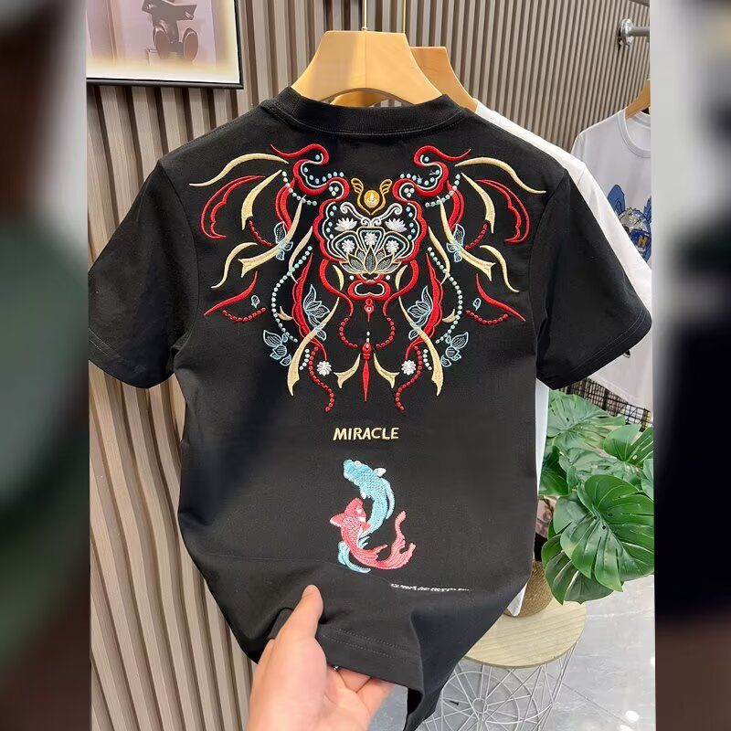 Summer New Men's Short Sleeve T-Shirt round Neck Trendy Koi Fish Design Casual Chinese Style Loose Fit 2025_viptrois.com
