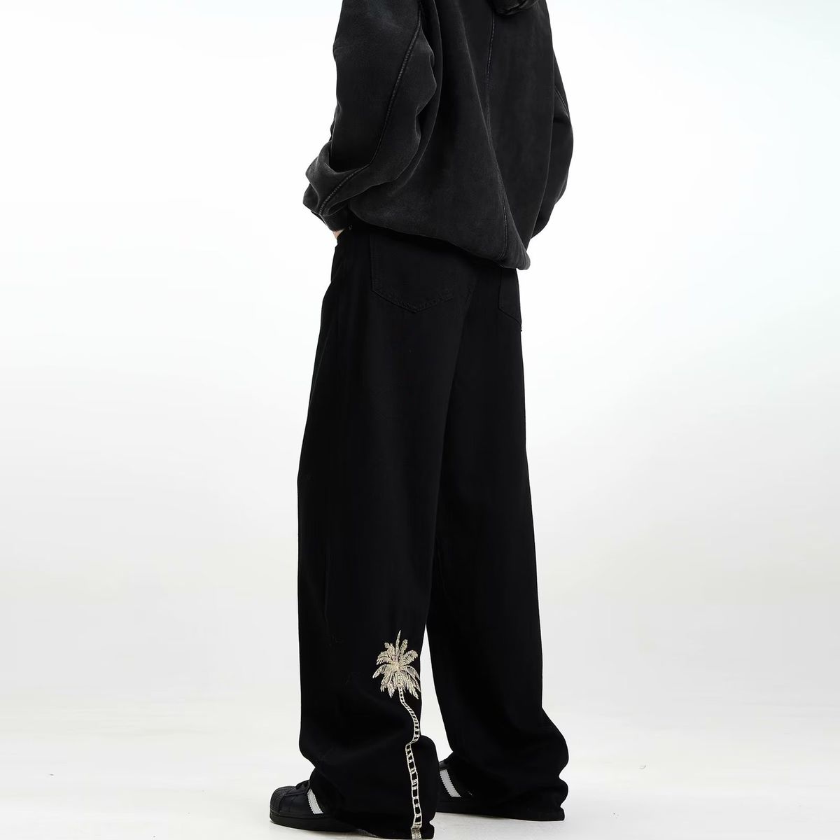 Classic Straight-Leg Black Jeans With Embroidered Detailing – Comfortable Cotton Denim Pants For Everyday Wear_viptrois.com