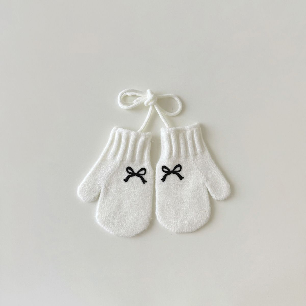 Children's gloves Autumn and winter ins for girls warm halterneck interlocking outdoor baby gloves_viptrois.com