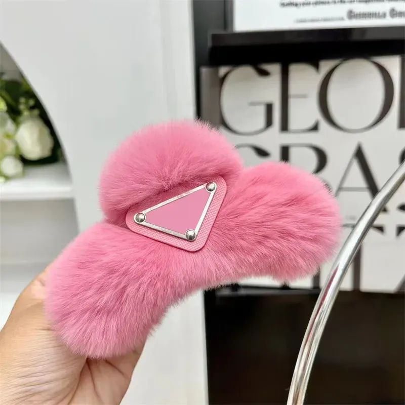 Barrettes Fluffy Clips Designer Women s Hairpins Fuzzy Letters Claw Clip Furry Winter Warm Hair Pin Designers Girls_viptrois.com