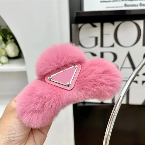 Barrettes Fluffy Clips Designer Women s Hairpins Fuzzy Letters Claw Clip Furry Winter Warm Hair Pin Designers Girls_viptrois.com