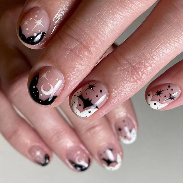 Halloween short bright face wear nail art white star moon black bat 2024 new Halloween nail art 24 pieces_viptrois.com