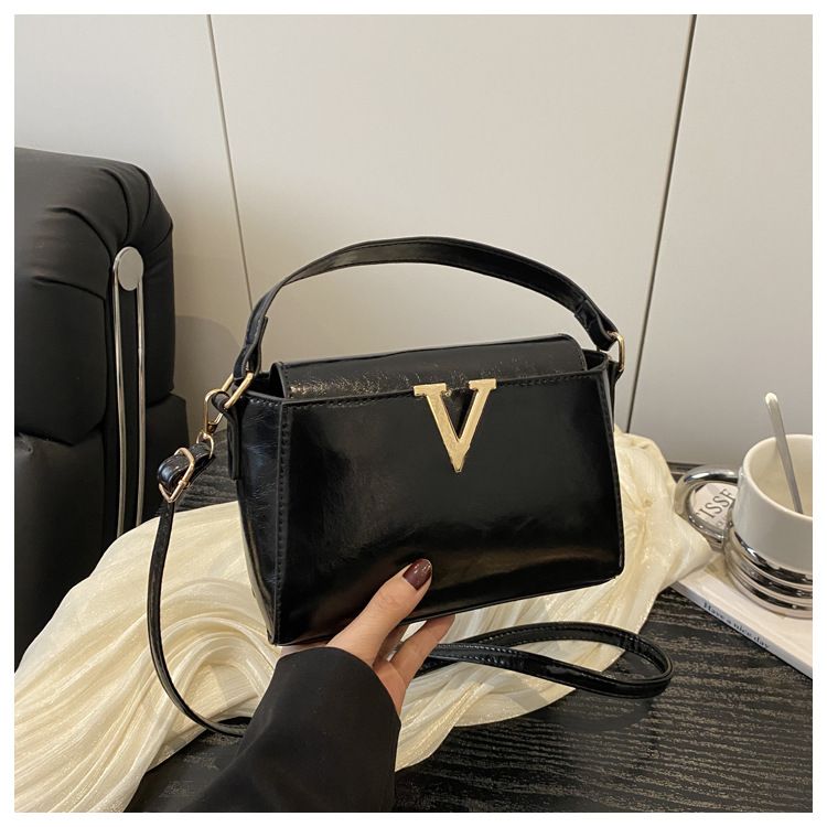 red glossy princ diana bag casual embroidered texture handbag new classic autumn and winter shoulder bag patent leather bag_viptrois.com