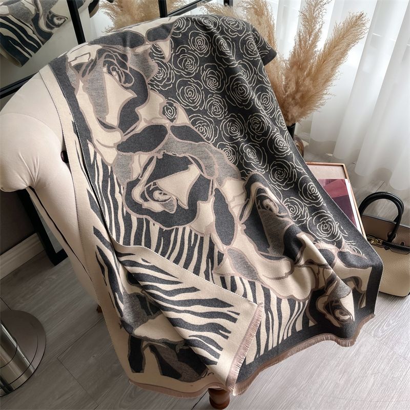 Unisex Autumn and winter new flower cashmere scarf women's air conditioning shawl fashion temperament thick scarf_viptrois.com