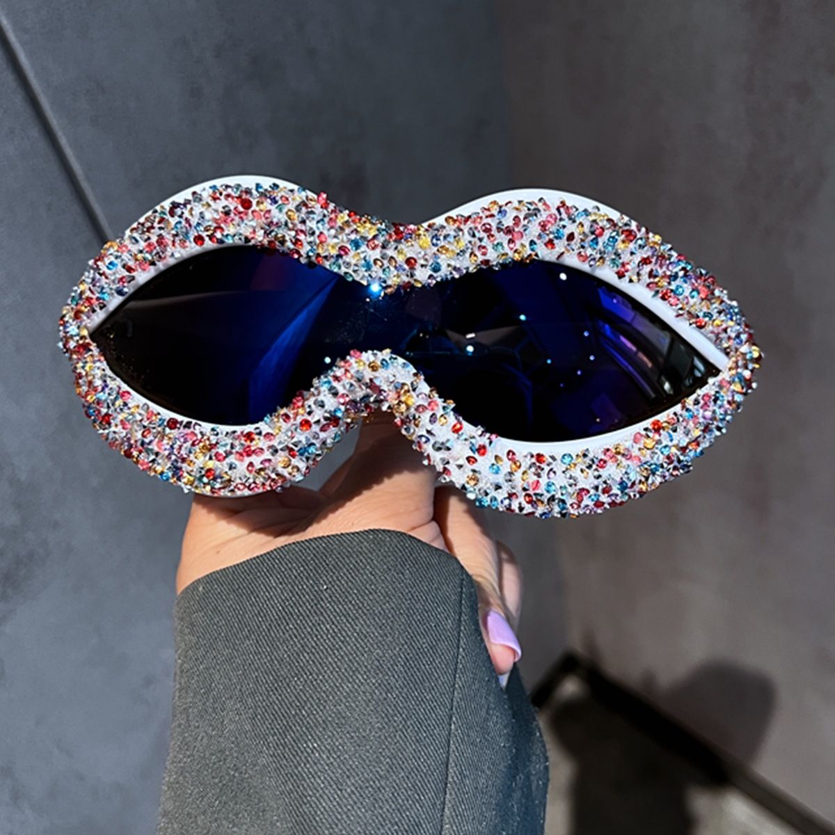 Y2K Personality Fashion Full Diamond Wave Sunglasses For Women Retro Trend Party Catwalk Exaggerated Gorgeous Sunglasses_viptrois.com