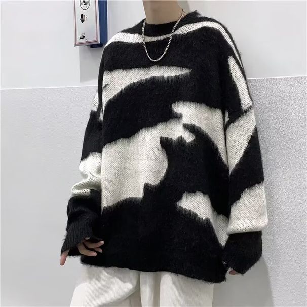 New minimalist sweater for boys in autumn and winter, featuring a niche round neck design and a base layer, paired with a knitted sweater_viptrois.com