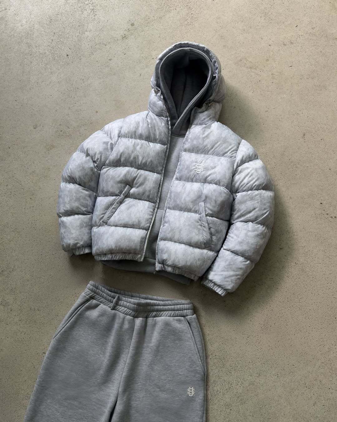 Men's Winter Puffer Jacket With Geometric Print, Thickened Hooded Short Coat, 80% White Duck Down Filling, Lightweight Polyester Shell (Black, Grey)_viptrois.com