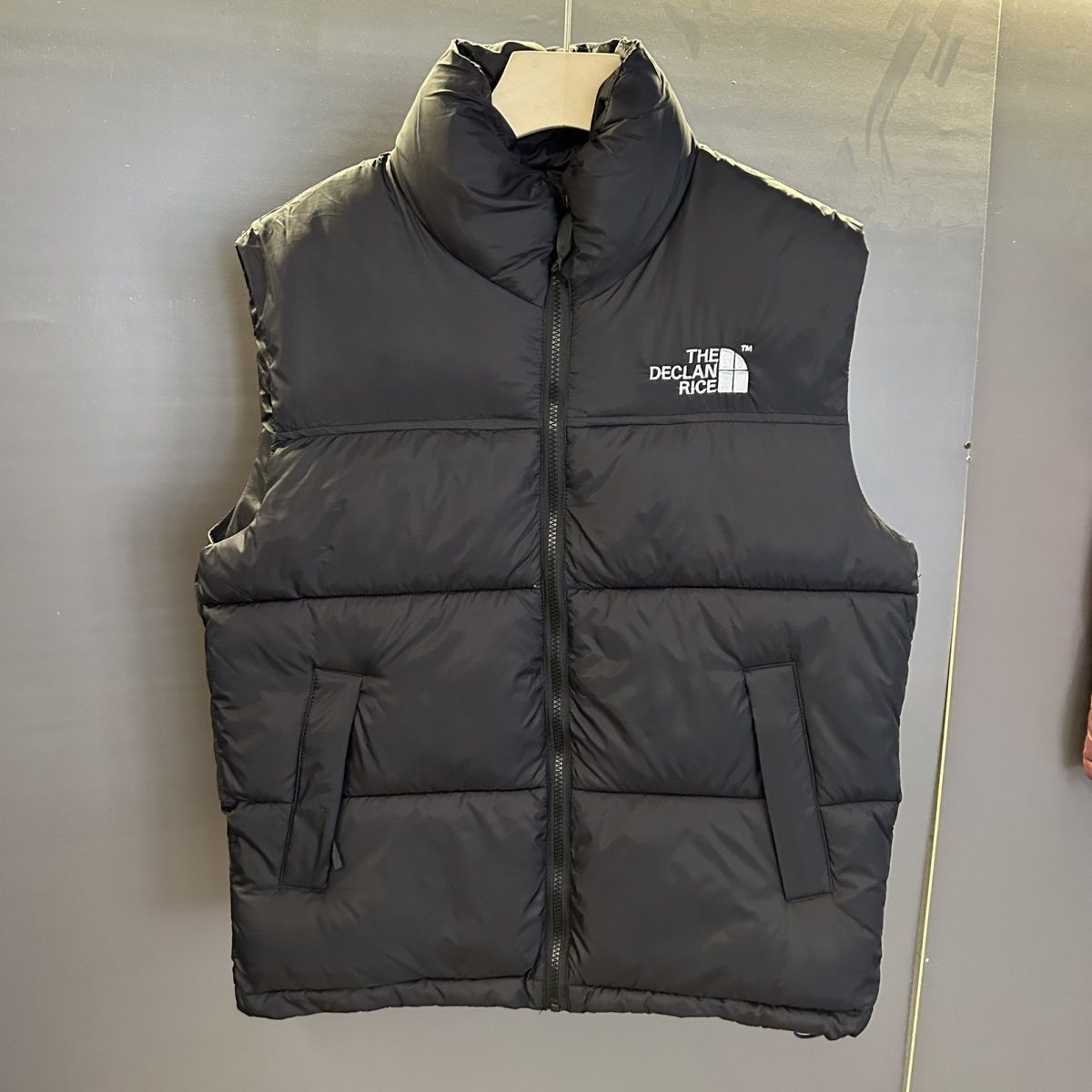 Classic Men's 2025 Vest New Stand Collar Patchwork Winter Embroidered Windproof Waterproof High-End Cotton Jacket_viptrois.com