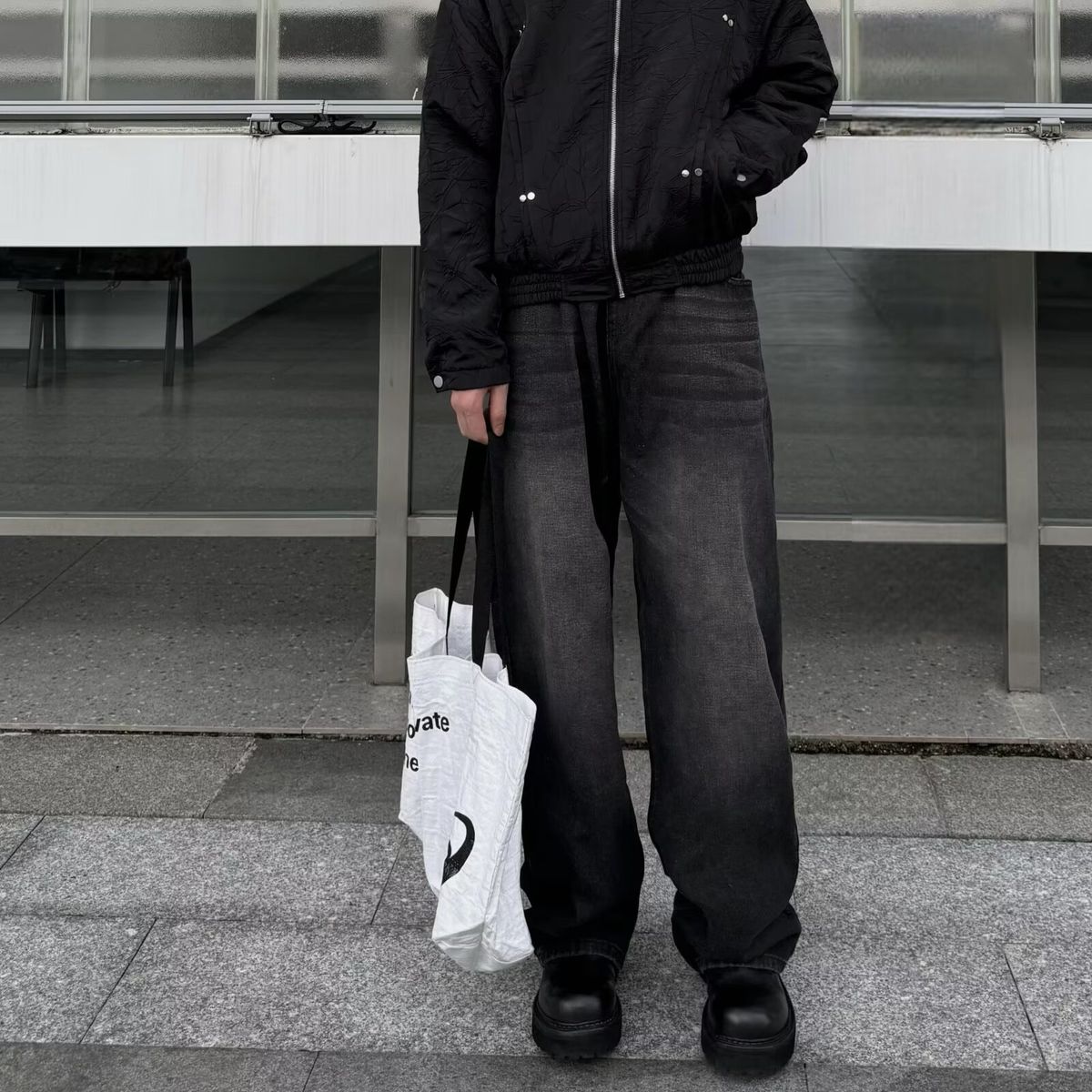 "Unisex Straight-Leg Jeans - Classic Hong Kong Style Denim Pants For Men & Women | Timeless Vintage Wash Options"_viptrois.com