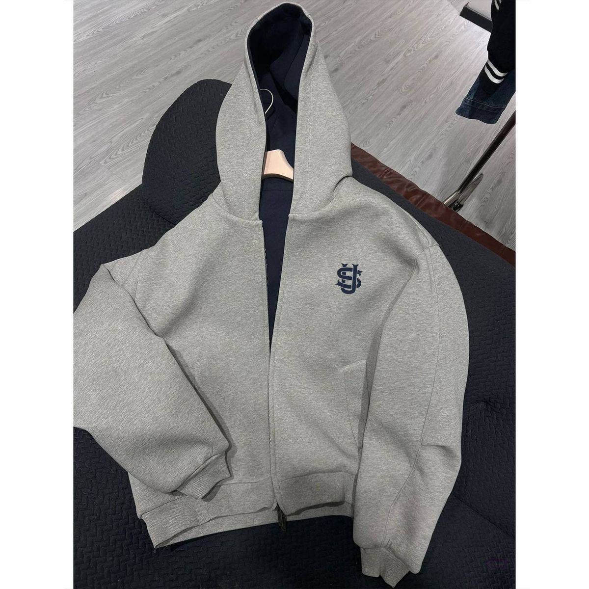 Men's Clothing Trendy Oversized Zip-Up Hoodie With Minimalist Logo - Streetwear Unisex Pullover (S-3XL)"_viptrois.com