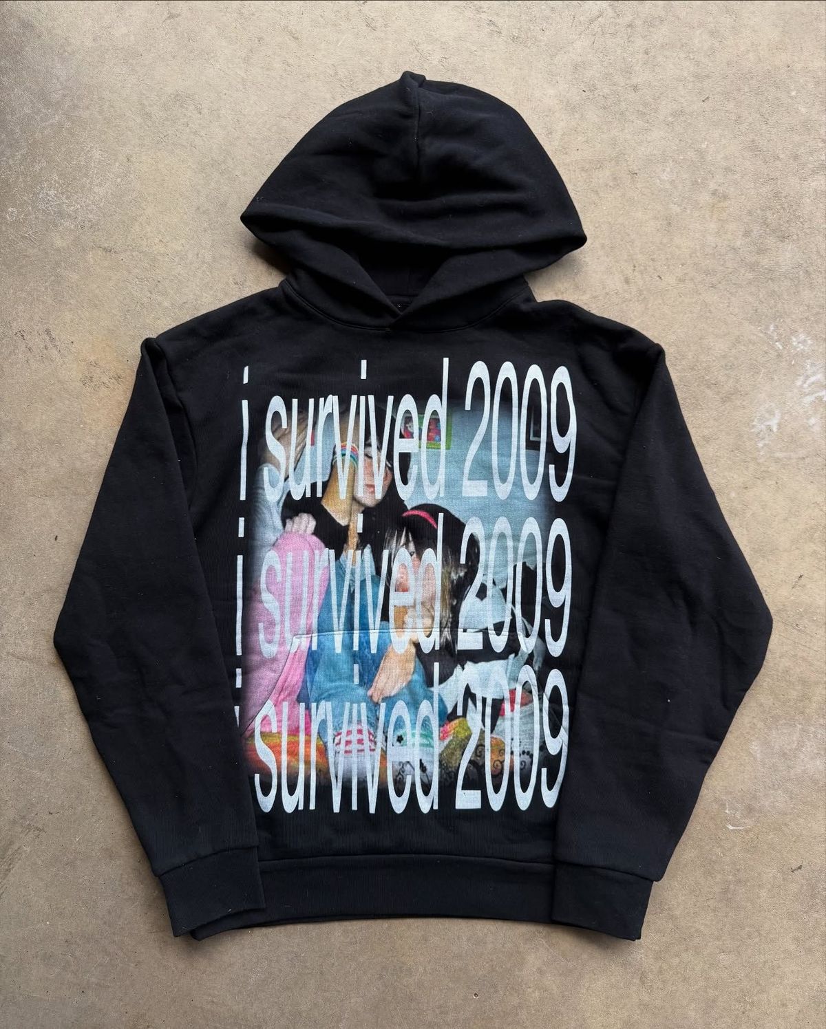 Gothic Anime Print Hoodie – Y2K Streetwear Pullover With Oversized Fit | Unisex Dark Aesthetic Sweatshirt (S-4XL)_viptrois.com