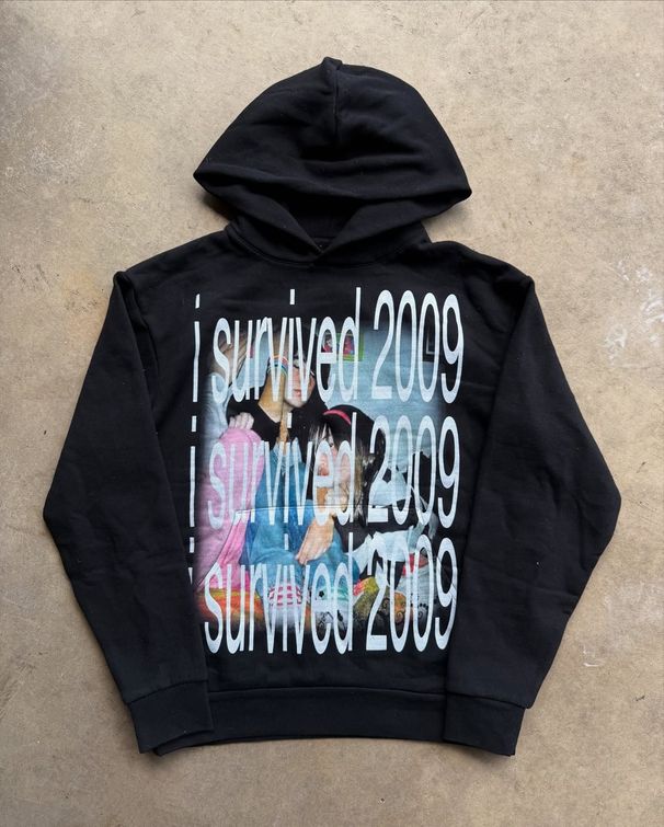 Gothic Anime Print Hoodie – Y2K Streetwear Pullover With Oversized Fit | Unisex Dark Aesthetic Sweatshirt (S-4XL)_viptrois.com