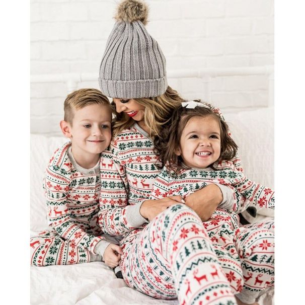 Cozy Christmas Family Matching Pajama Set – 100% Cotton Holiday Sleepwear For Adults & Kids (Long Sleeve, Classic Red & Navy Blue)_viptrois.com