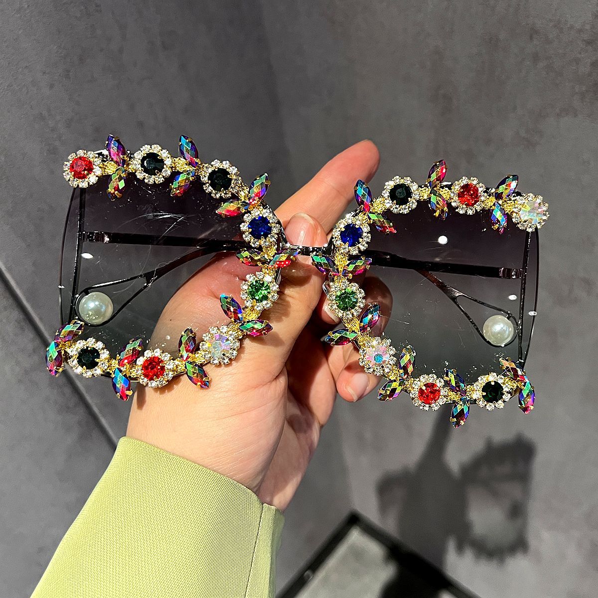 Fashion Hollow Pearl Legs Large Square Frame Sunglasses For Women Trend Big Face Slim Metal Frame Sunglasses_viptrois.com