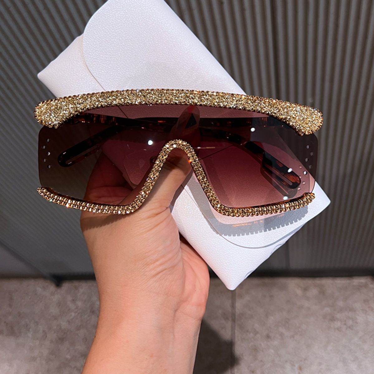 Retro One Piece Personality Sunglasses For Women Fashion Sunglasses For Catwalks, Street Shots, Parties, Slimming, UV Protection_viptrois.com