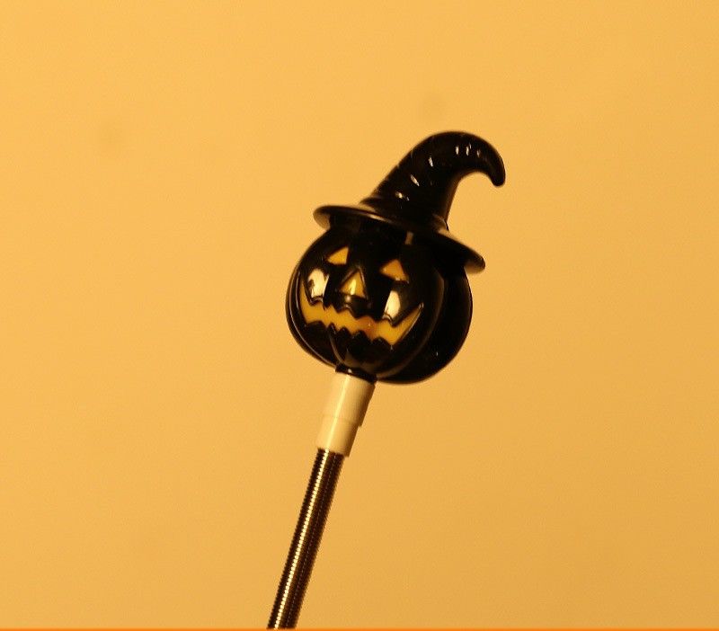 Halloween Decoration Pumpkin Lantern Glowing Hand-cranking Stick Night Light Toy_viptrois.com