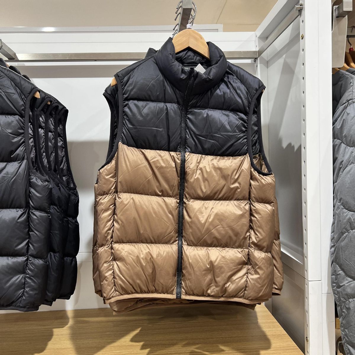Men's Clothing 2024 NEW Men's and women's winter lightweight down vest quilted vest 459620/449632/463244_viptrois.com