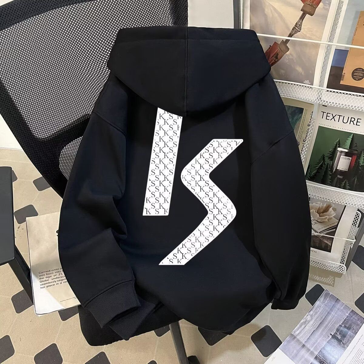 Heavyweight Streetwear Hoodie – Oversized Pullover With Bold Letter Print (Unisex M-3XL) | 280GSM Fleece For Urban Layering_viptrois.com