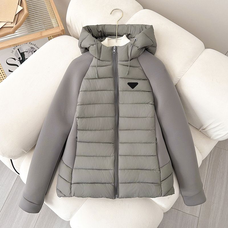 Women's Quilted Puffer Jacket with Silicone Triangle Print Hooded Short Coat Warm Outerwear for Petite Loose Fit Lightweight Winter_viptrois.com
